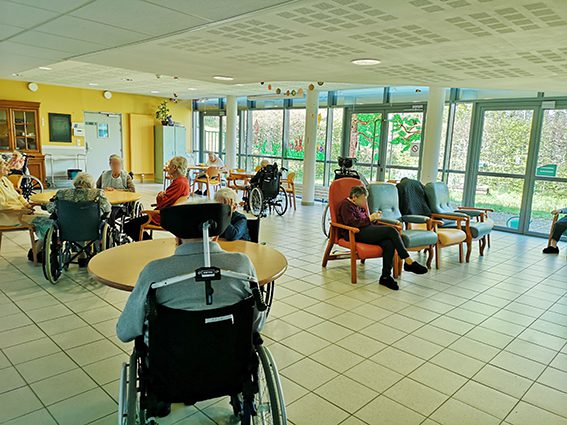 Salle spacieuse unité sécuritée